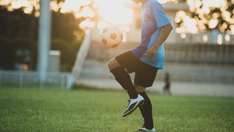How does Professional Footballers Train?